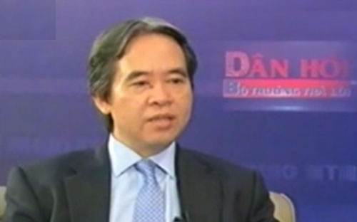 Trong chương trình "Dân hỏi - Bộ trưởng trả lời"
trên VTV ngày 5/5, Thống đốc Ngân hàng Nhà nước Nguyễn Văn Bình cho biết, chênh lệch giá vàng
trong nước và thế giới sẽ sát lại gần nhau hơn trong trung và dài hạn. <br><br>Cũng
theo Thống đốc, lợi ích của chênh lệch giữa giá vàng trong nước và thế giới là
thuộc về ngân sách Nhà nước để đầu tư vào các công trình phúc lợi xã hội - <i>Nguồn: VTV.</i><br>