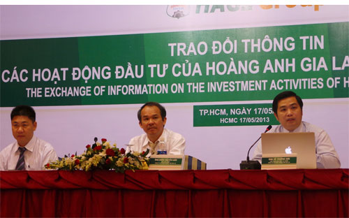 Lãnh đạo HAGL tại cuộc gặp mặt nhà đầu tư và báo giới chiều 17/5 tại Tp.HCM.<br>