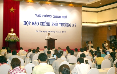 Bộ trưởng - Chủ nhiệm Văn phòng Chính phủ Vũ Đức Đam chủ trì buổi họp báo chiều 3/7.
