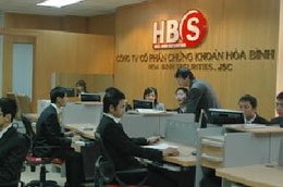 Ngày 16/7, 30 triệu cổ phiếu của Công ty Cổ phần Chứng khoán Hòa Bình (mã HBS-HNX) chính thức giao dịch trên HNX.