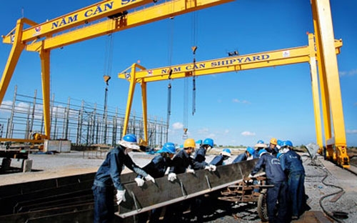 Không ít chuyên gia kinh tế cho rằng, những yếu kém của nền kinh tế hầu 
như vẫn y nguyên, khi tái cơ cấu chưa mang lại kết quả đáng kể nào.