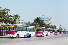 Đoàn xe của Công ty Cổ phần Hoàng Hà.