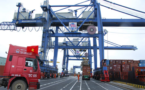 Sau cả một năm ròng rã cười như mếu với thành tích xuất siêu, cuối cùng, nhập siêu cũng trở lại vào tháng 4 năm nay. 
