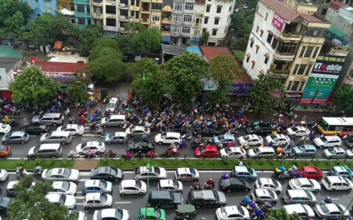 Đề xuất xây dựng lộ trình giảm phương tiện giao thông cá nhân của thành phố Hà Nội bước đầu đã nhận được cái gật đầu của Bộ trưởng Giao thông Vận tải.<br>