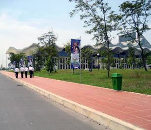 Khu đất dự kiến xây dựng khách sạn nằm ngay cạnh Trung tâm hội nghị Quốc gia