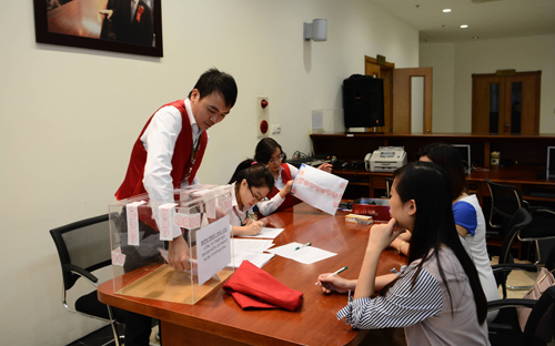 Một trong những phiên bán đấu giá lần đầu (IPO) trên HNX.<br>