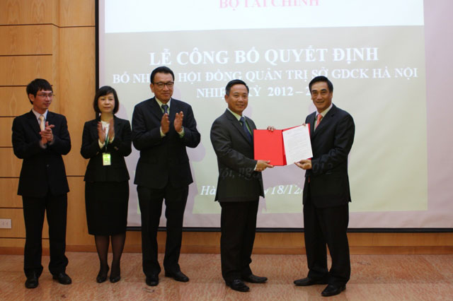 Lễ bổ nhiệm các chức danh Thành viên Hội đồng Quản trị và Tổng giám đốc HNX, nhiệm kỳ 2012-2015. &nbsp;&nbsp;&nbsp; <br>