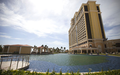 Giai đoạn đầu tiên của MGM Grand Hồ Tràm Beach bao gồm 541 phòng năm sao, khu vực trò chơi có thưởng, trung tâm hội nghị hội...