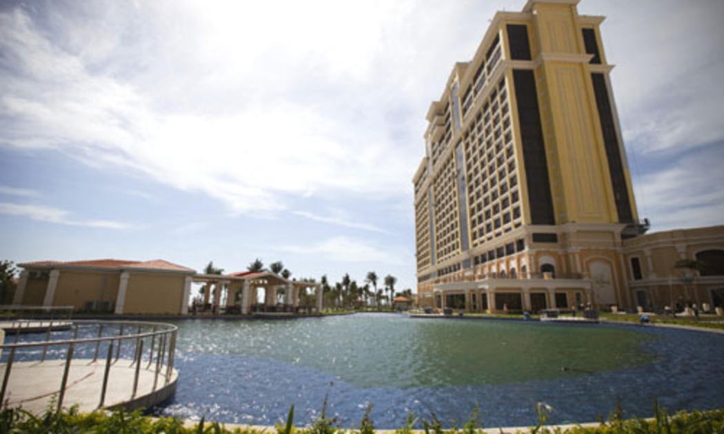 Giai đoạn đầu tiên của MGM Grand Hồ Tràm Beach bao gồm 541 phòng năm sao, khu vực trò chơi có thưởng, trung tâm hội nghị hội...