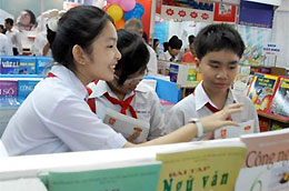 Tháng 9, mùa khai giảng năm học mới, chỉ số giá nhóm giáo dục cùng tăng đột biến tại cả Hà Nội và Tp.HCM - Ảnh: Tuổi trẻ.