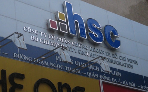Bên ngoài phòng giao dịch HSC - Kim Liên, nơi một nhân viên môi giới bị Ủy ban Chứng khoán xử phạt 85 triệu đồng do cho khách hàng bán khống cổ phiếu.