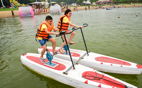 Các dịch vụ tại Flamingo Beach Club được miễn phí như chèo thuyền Kayak, đi xe đạp nước.