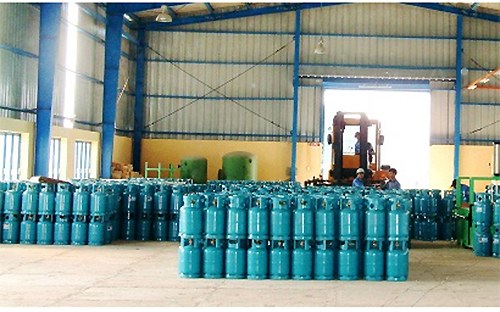 Giá gas bán lẻ trên thị trường chính thức giảm 13.000 đồng/bình 12kg bắt đầu từ 7h30 sáng mai 1/2/2013<br>