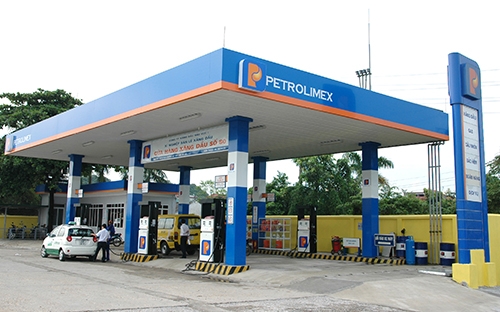 Năm 2012, doanh thu từ hoạt động kinh doanh xăng dầu của Petrolimex đạt 165 nghìn tỷ đồng.