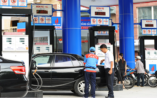 Về biên độ điều chỉnh tăng, giảm giá xăng dầu, Bộ Công Thương 
đề xuất, bằng các mức 3%, 5% và 7% thay cho các mức đang được áp dụng là 
7%, 12% và trên 12%. <br>