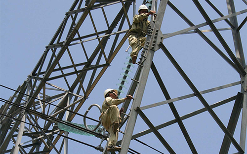 Đề án tái cơ cấu yêu cầu, đến hết năm 2015, EVN hoàn thành việc thoái vốn 
tại 6 doanh nghiệp. Đó là Ngân hàng Thương mại An Bình, Chứng 
khoán An Bình, Bảo hiểm Toàn cầu, Bất động sản Sài Gòn Vina, 
Bất động sản Điện lực miền Trung và Công ty Đầu tư và xây dựng
 Điện lực Việt Nam.