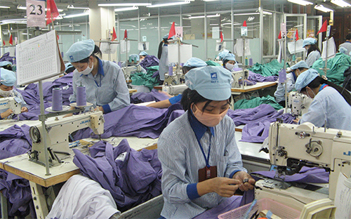 Trong 10 tháng đầu năm nay, EU là thị trường đứng thứ hai về nhập khẩu hàng dệt may từ Việt Nam với trị giá 1,98 tỷ USD.