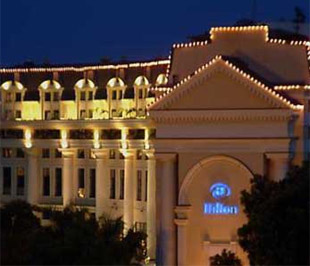 Khách sạn Hilton Hanoi Opera.