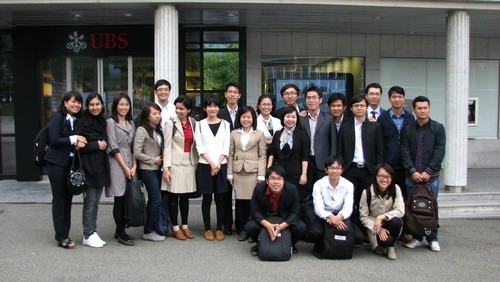 Chuyến thăm quan hệ thống và qui trình làm việc tại Ngân hàng UBS - Thụy Sĩ.