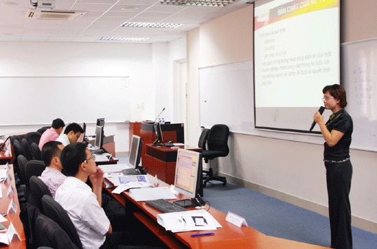 Doanh nhân không cần tốn quá nhiều thời gian mà vẫn cập nhật được những kiến thức mới nhất về quản trị kinh doanh.