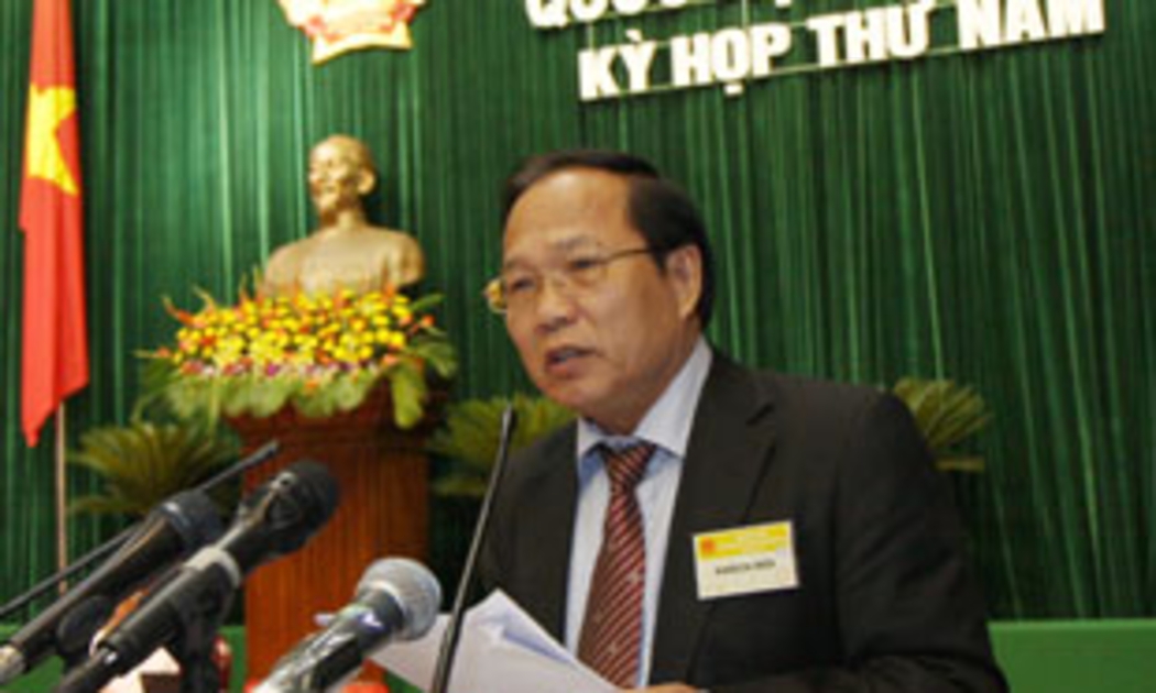 Bộ trưởng Hoàng Tuấn Anh trình bày tờ trình dự án luật sửa đổi, bổ sung một số điều của Luật Điện ảnh.