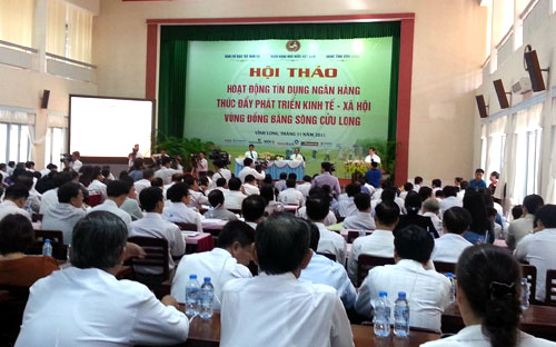 Trong khuôn khổ hội nghị xúc tiến đầu tư, các ngân hàng thương mại đã ký kết 83 hợp đồng tín dụng với số vốn lên tới 21 ngàn tỷ
 đồng.<br>