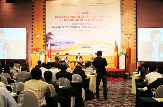 Quang cảnh hội thảo “Kịch bản phục hồi và tái thiết Nhật Bản: Xu hướng đầu tư ra nước ngoài”. Nhu cầu khôi phục lại hoạt động sản xuất của doanh nghiệp Nhật Bản bỗng chốc trở thành mối quan tâm lớn, trong bối cảnh kinh tế toàn cầu khá ảm đạm hiện nay - Ảnh: Anh Quân.