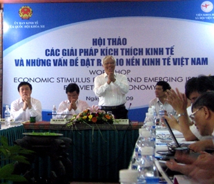 Nhiều ý kiến cho rằng nên cân nhắc thận trọng trước khi quyết định tiếp tục theo đuổi chính sách kích cầu - Ảnh: Anh Quân.