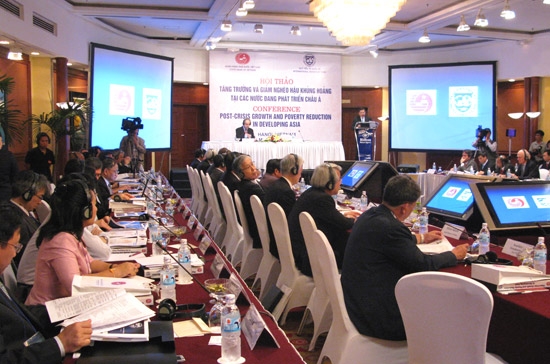 Hội nghị “Tăng trưởng và giảm nghèo hậu khủng hoảng tại các nước đang phát triển châu Á”, do Chính phủ Việt Nam và Quỹ Tiền tệ Quốc tế (IMF) tổ chức ngày 22/3.