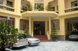 PVX, cổ đông lớn của PHH lại thông báo hủy đăng ký bán 1,2 triệu cổ phiếu PHH trong thời gian từ ngày 10/12/2010 - 9/2/2011 với lý do là tình hình thị trường chưa phù hợp.