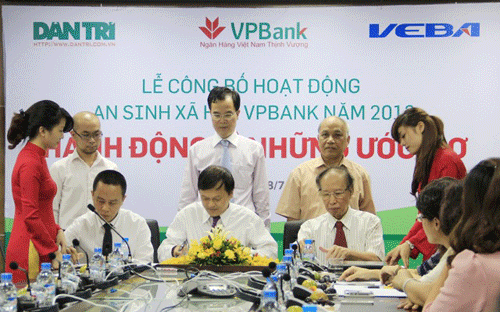 Lễ công bố hoạt động an sinh xã hội VPBank năm 2013.