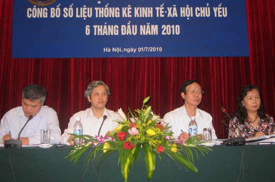 Quang cảnh cuộc họp báo của Tổng cục Thống kê ngày 1/7 - Ảnh: Anh Quân.