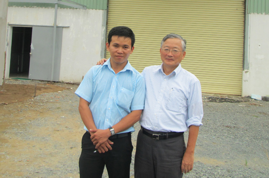 Anh Đỗ Phương Huy, Giám đốc Công ty Viptop Việt Nam, cùng Trưởng đại diện IM Japan - Ảnh: Q.L.