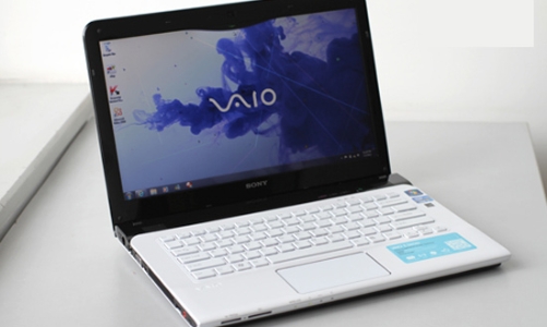 Sony Vaio E cứ cắm sạc là màn hình đổi mầu