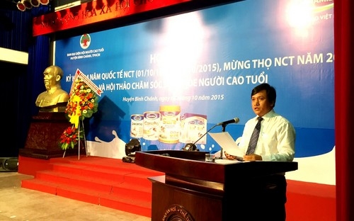 Ông Phan Nguyễn Minh Nhựt, Giám đốc Kinh doanh Vinamilk khu vực Tp.HCM, chia sẻ với người tiêu dùng tại Tp.HCM những thông tin về công ty.