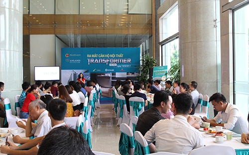 Tại nhà mẫu tầng 1 tòa nhà Nam Cường, Hà Nội, chủ đầu tư Tập đoàn Nam 
Cường tổ chức sự kiện bán hàng Anland Complex “Ra mắt căn hộ nội thất 
siêu thông minh Transformer” với sự tham dự của hàng trăm khách hàng.<br>&nbsp;