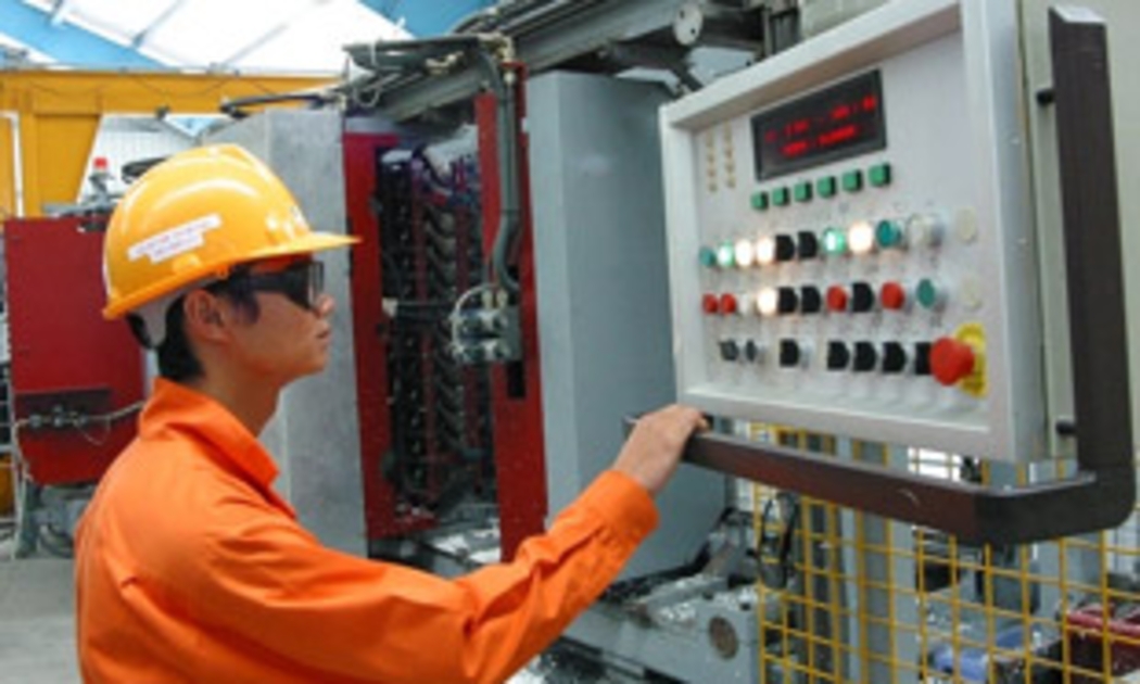 Với nguyên lý “cơ hội trong khủng hoảng”, các nhà phân tích cho rằng đây là thời điểm tốt để Việt Nam tái cơ cấu nền kinh tế, chuẩn bị những tiền đề tốt hơn cho thời kỳ hậu suy thoái và phục hồi - Ảnh: Việt Tuấn.