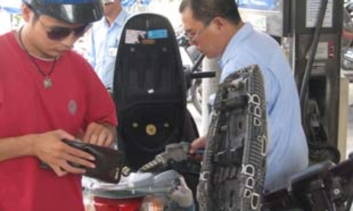 “Cơ hội giảm giá xăng là rất khó!”