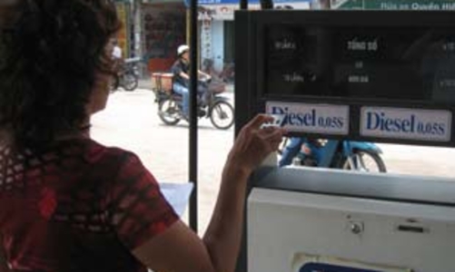 Giảm giá dầu diesel, giá xăng chưa thay đổi