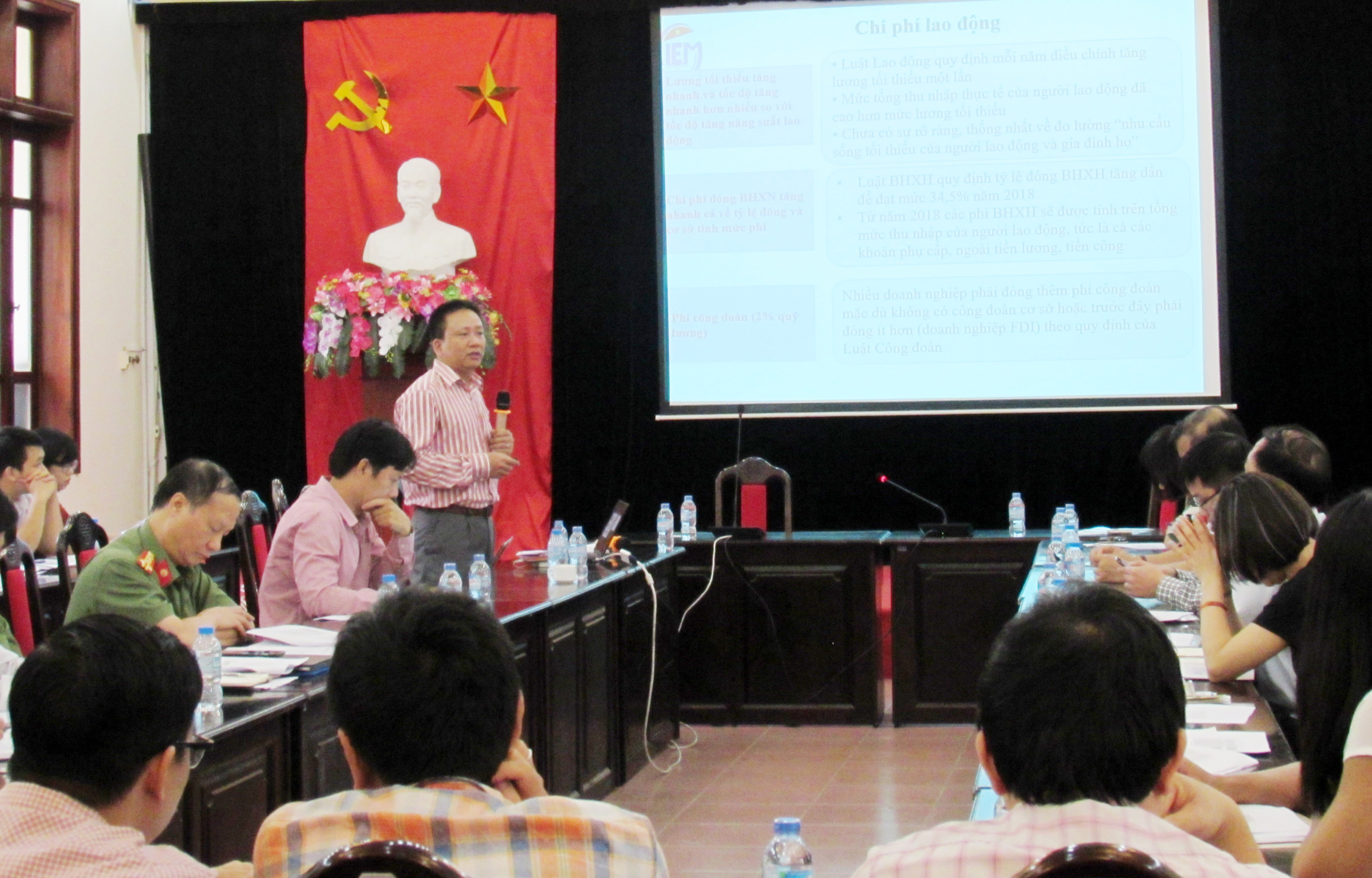 Theo nghiên cứu của CIEM thì chi phí không chính thức rất lớn, có thể phát sinh ở mọi công đoạn kinh doanh và trong tất cả quá trình thực thi quy định pháp luật.<br>