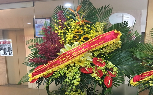 Bộ Biên tập, cán bộ, phóng viên, nhân viên Thời báo Kinh tế Việt Nam và VnEconomy xin gửi lời tri ân và trân trọng cảm ơn sự quan tâm sâu sắc, những tình cảm quý báu từ các vị lãnh đạo, đại diện các cơ quan, đơn vị, cộng đồng doanh nghiệp và quý bạn đọc gần xa.<br>