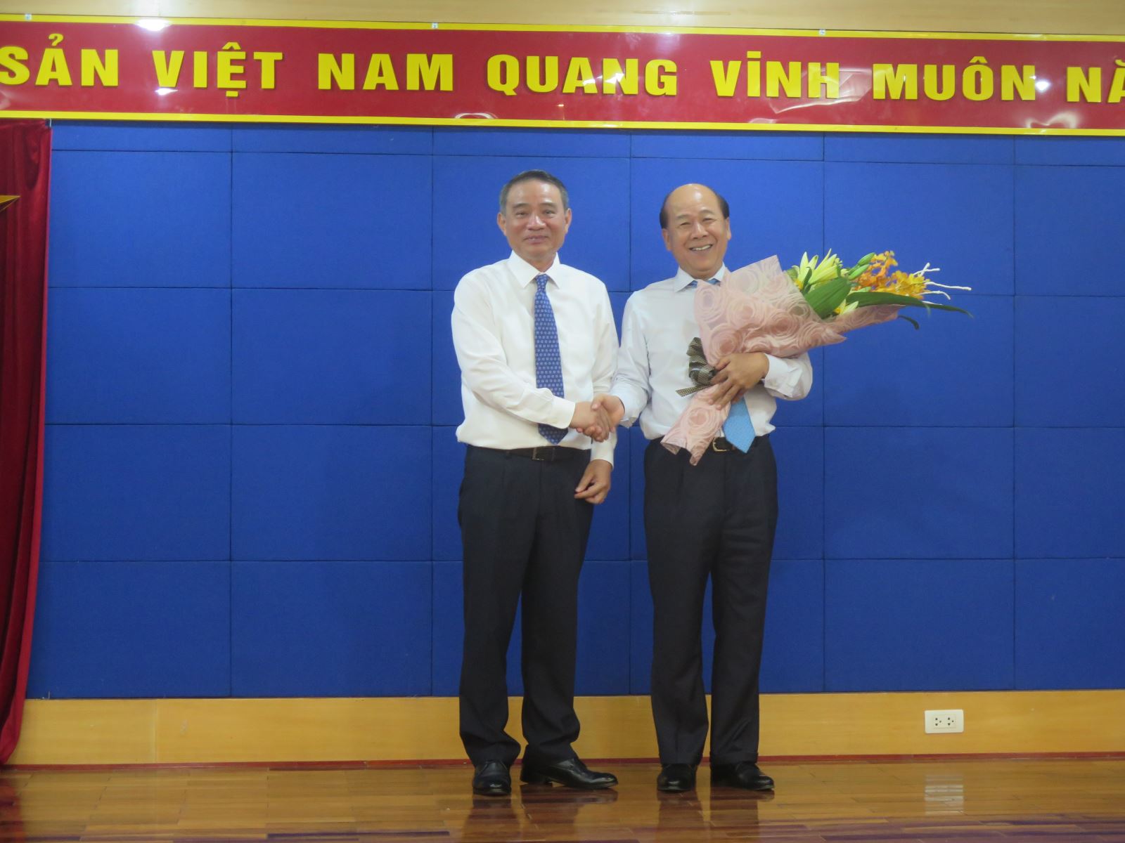 Bộ trưởng Bộ Giao thông Vận tải Trương Quang Nghĩa giao nhiệm vụ mới cho Thứ trưởng Nguyễn Văn Công ngày 31/7.<br>