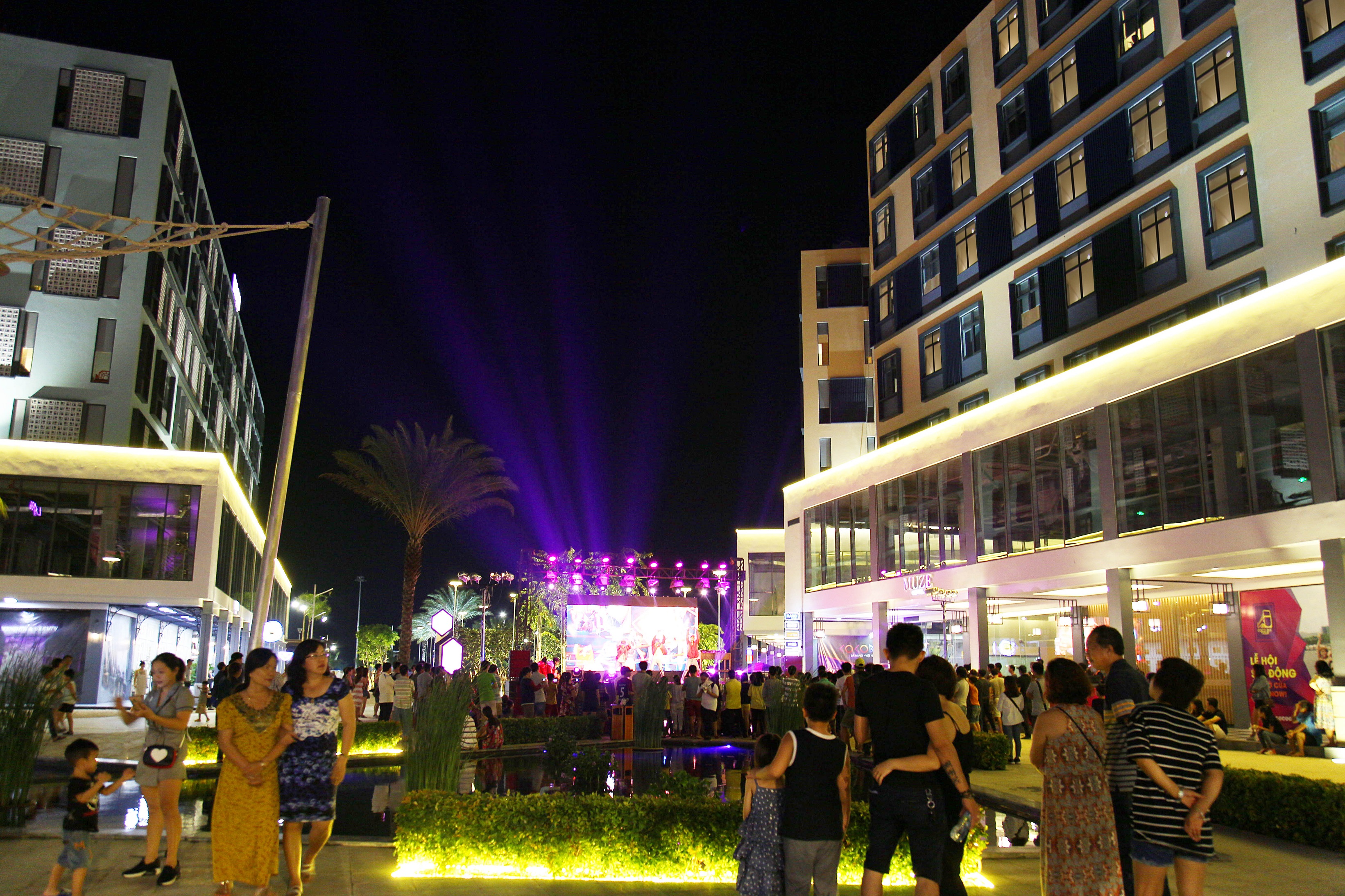 Các thành phố du lịch ở Việt Nam cần thêm nhiều các khu vui chơi giải trí về đêm để phục vụ du khách.<br>