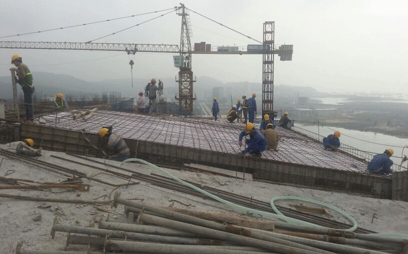 Chung cư Green Bay có tổng diện tích là hơn 24,000m2 gồm 6 tòa, trong đó
 có 4 tòa nhà 17 tầng và 2 tòa nhà 24 tầng được thiết kế hiện đại và 
sang trọng.