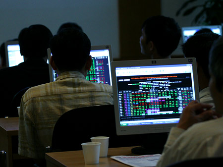 Tại khu vực Đông Nam Á, ngay sau các thị trường chứng khoán Philippines, Indonesia là Việt Nam, với chỉ số VN-Index tăng 15% (thứ 11 thế giới).