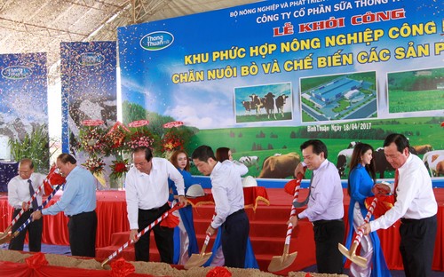 Agribank đã ký tài trợ tín dụng với 2 nhà đầu tư là Công ty cổ phần Sữa 
Thông Thuận với dự án “Khu phức hợp nông nghiệp công nghệ cao chăn nuôi 
bò và chế biến các sản phẩm từ sữa”.