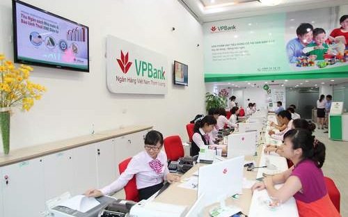 Giao dịch tại VPBank. Theo báo cáo tài chính hợp nhất thì lợi nhuận sau thuế quý 3 của VPBank 
đạt gần 184 tỷ, lũy kế 9 tháng năm 2013 đạt 423,48 tỷ đồng.