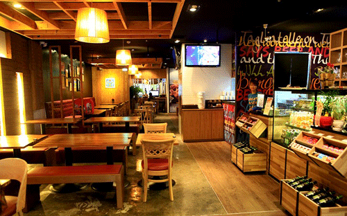 Xuất hiện lần đầu tại Việt Nam vào tháng 3/2007, cho đến nay hệ thống 
BBQ Chicken có tất cả 17 nhà hàng trong đó 12 nhà hàng kinh doanh dưới 
mô hình chuyển nhượng thương hiệu.<br>