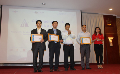 Việc nhận giải thưởng cao quý này là minh chứng rõ nét cho sự tiên 
phong, cũng như cam kết liên tục đầu tư, cải tiến nền tảng công nghê 
ngân hàng để tạo thuận lợi tối đa cho khách hàng của Techcombank.