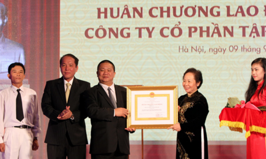 Huân chương Lao động Hạng 3 được trao tặng lần này thực sự có ý nghĩa&nbsp; quan trọng, là ghi nhận của Nhà nước và xã hội đối với những đóng góp của Tập đoàn cho sự phát triển của đất nước cũng như xã hội trong giai đoạn 12 năm phát triển bền vững của mình.